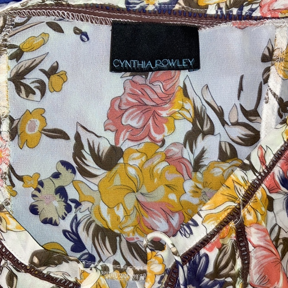 Floral Top - Picture 4 of 4